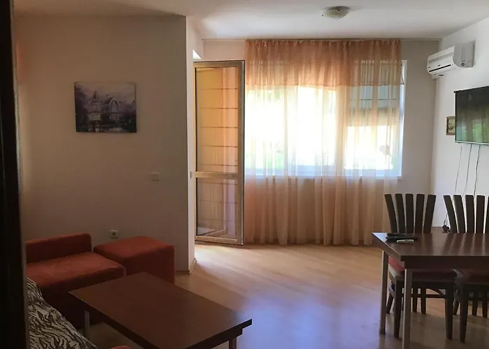 Sunnyseasons Apartment With Swimming Pool View